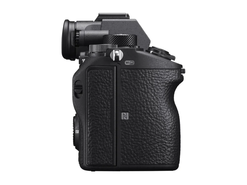 Sony-A7R-III-right-side