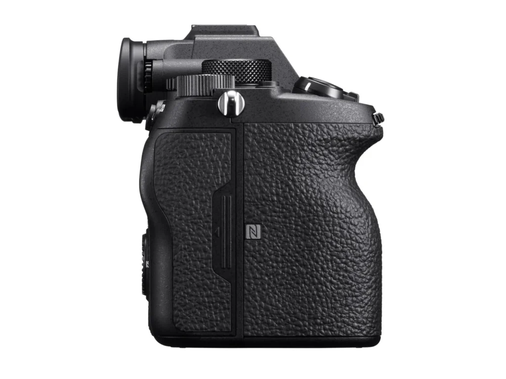 Sony-A7R-IV-right-side