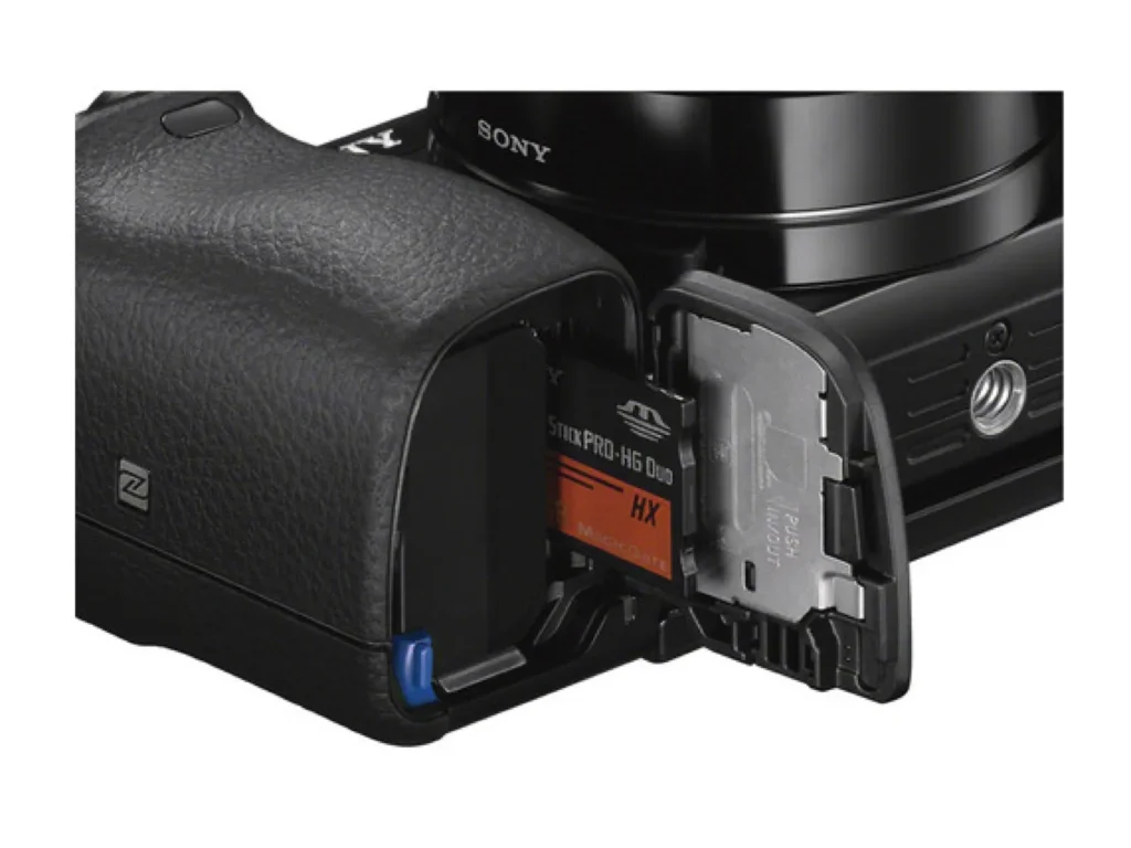 Sony-a6000-card-slot