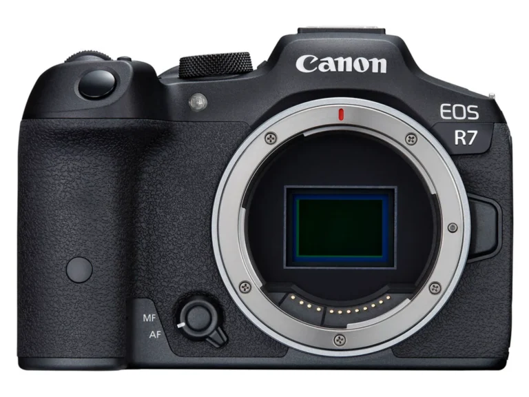 Canon R7 front